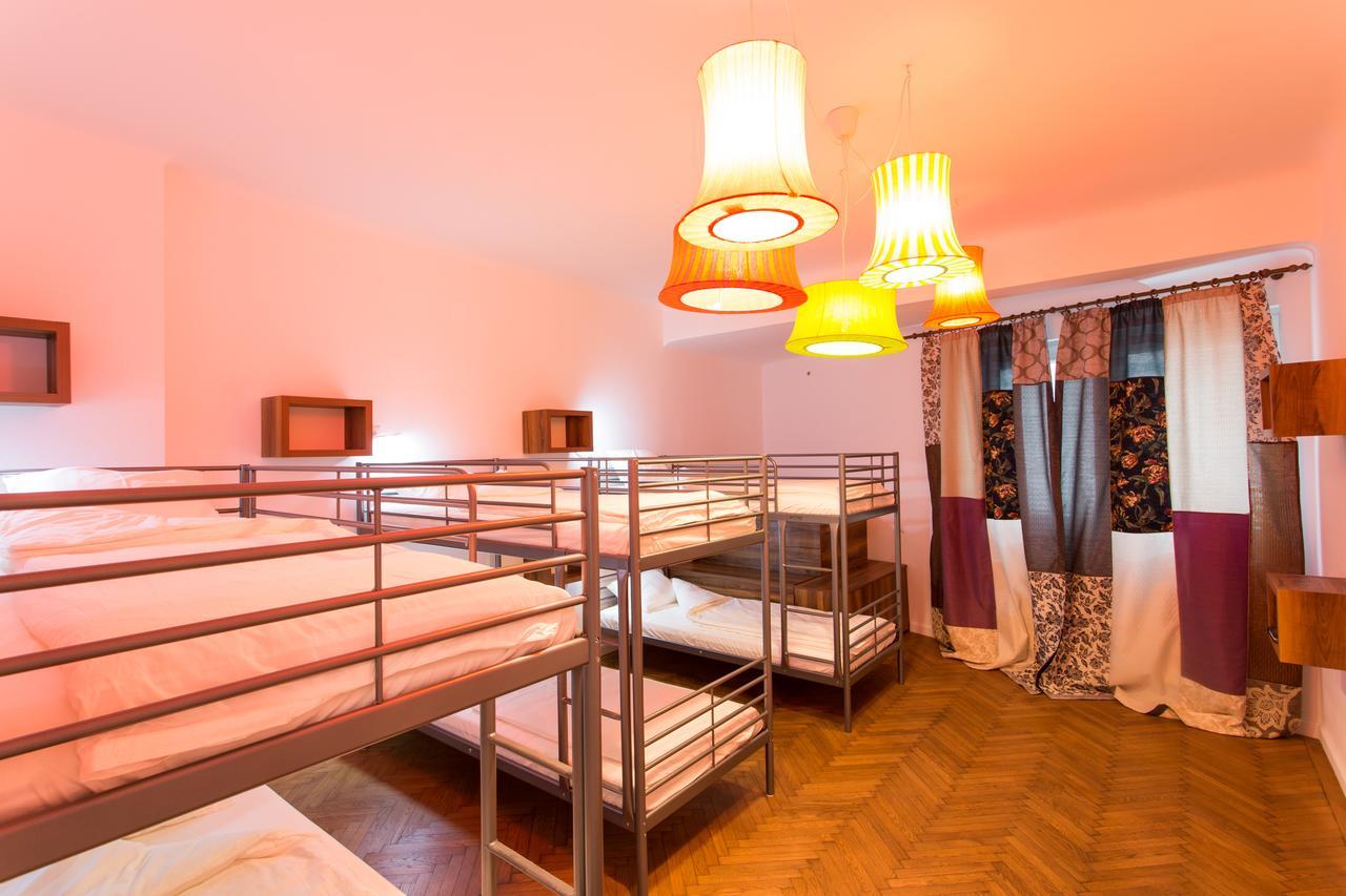 First Hostel Бухарест Экстерьер фото