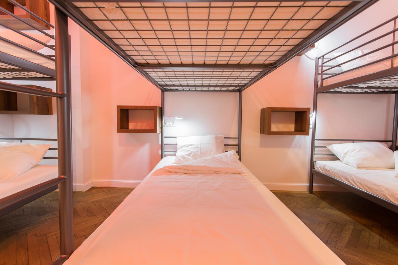 First Hostel Бухарест Экстерьер фото
