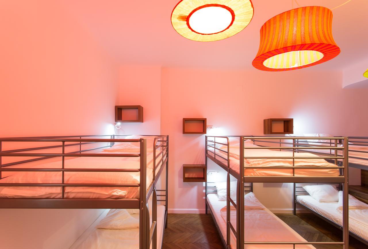 First Hostel Бухарест Экстерьер фото