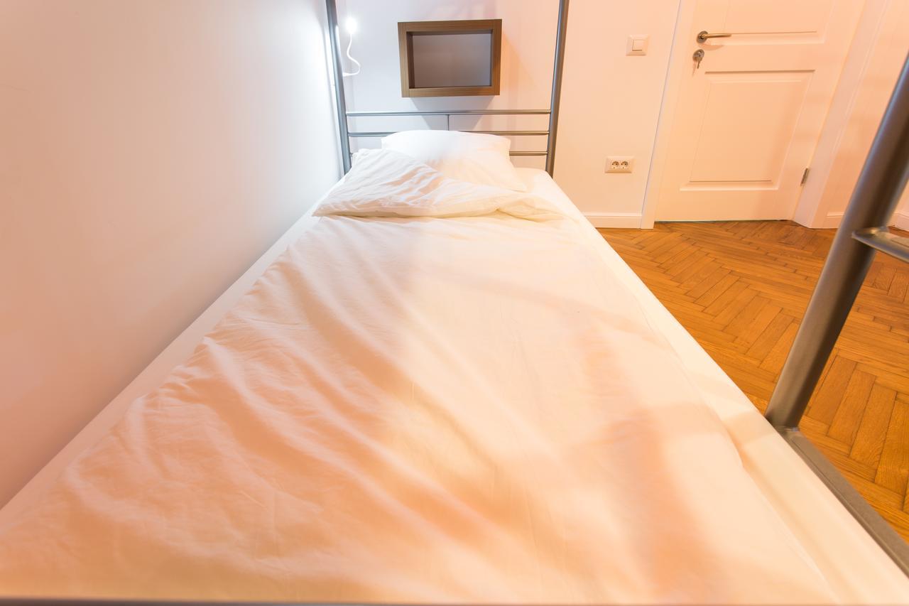 First Hostel Бухарест Экстерьер фото