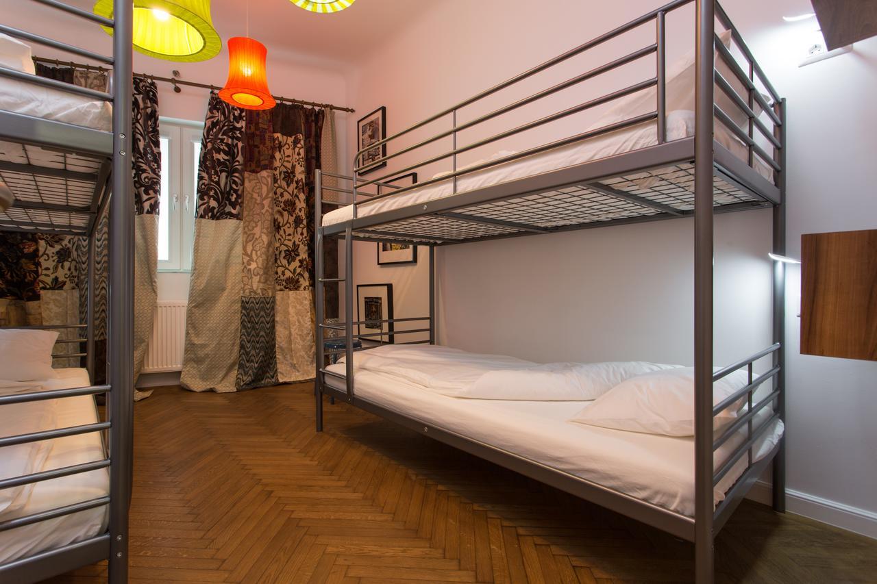 First Hostel Бухарест Экстерьер фото